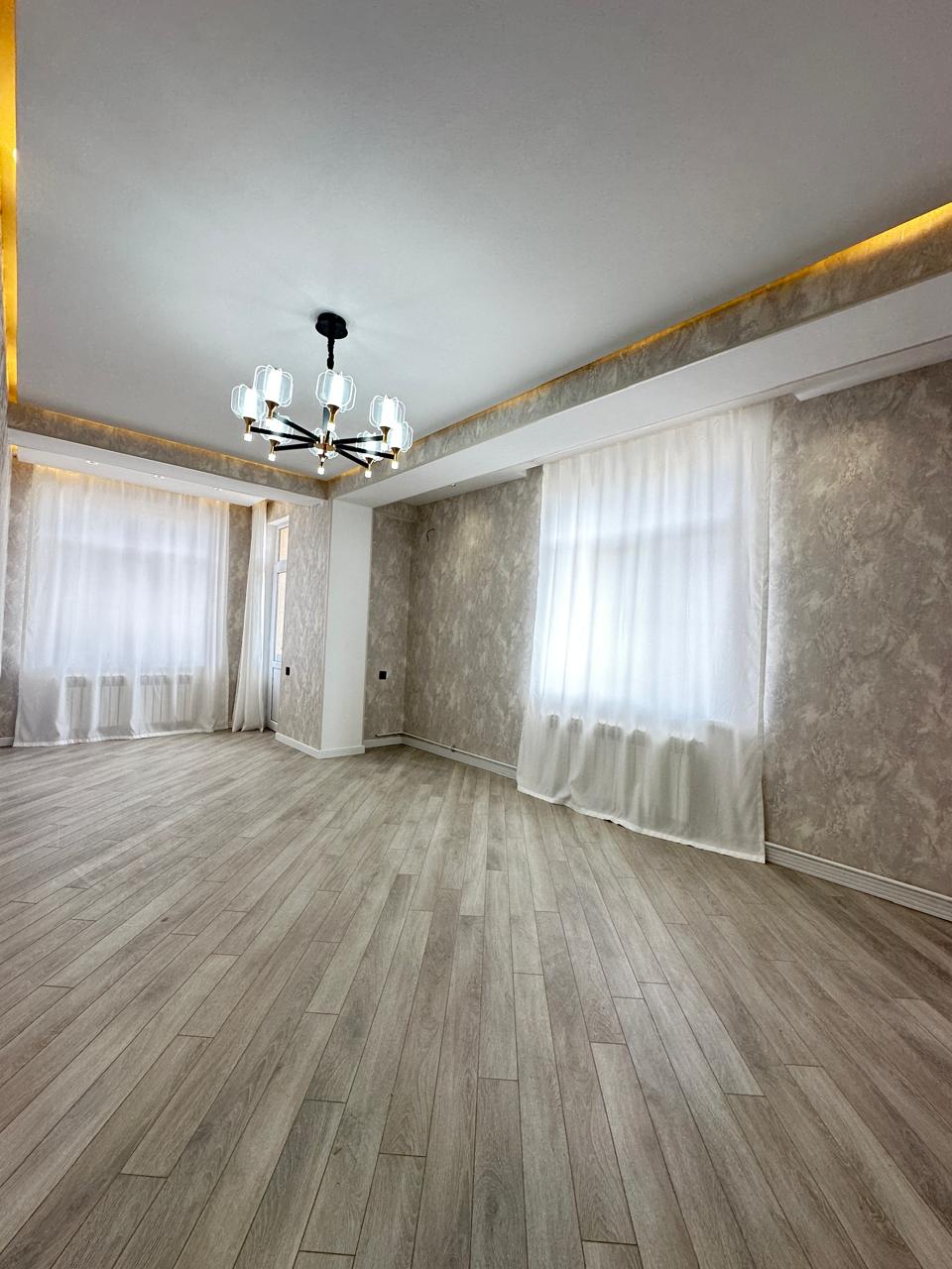 Perla mebelin üstündə kupçalı mənzil